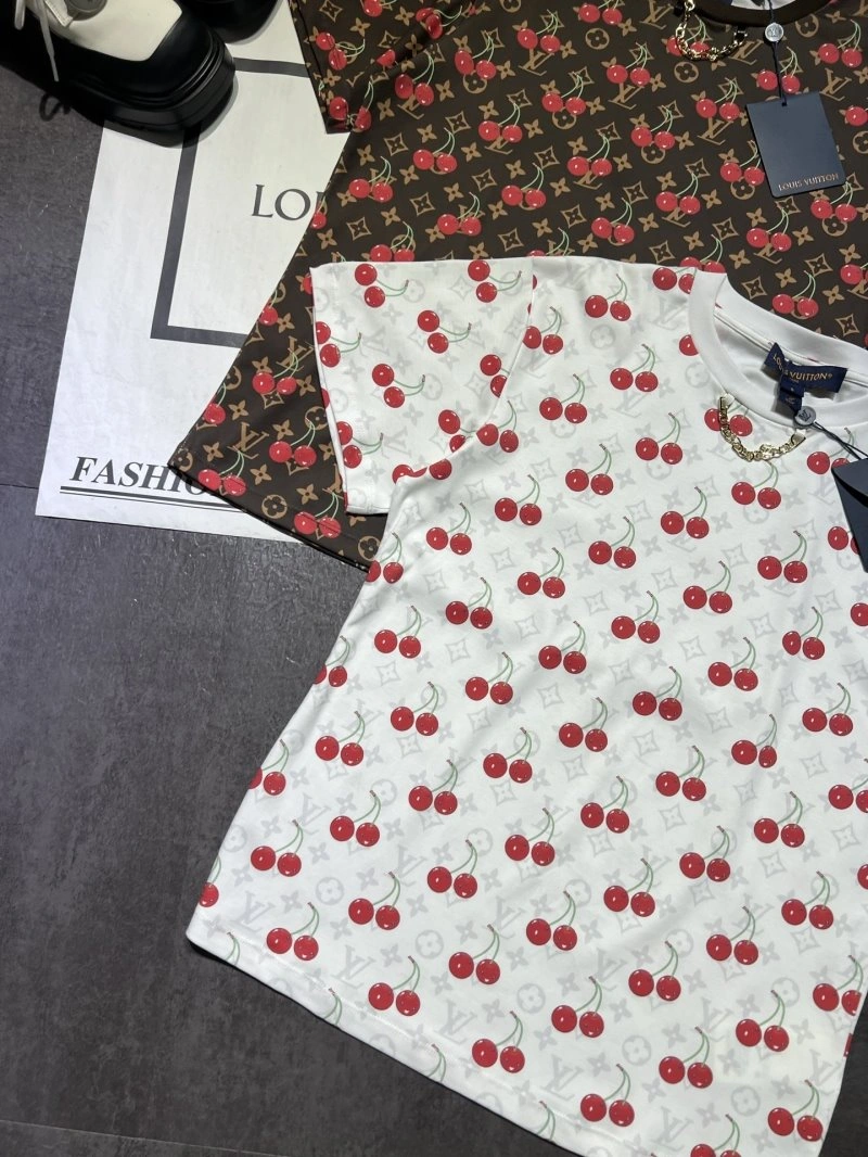 Louis Vuitton T-Shirts Youthful 131617