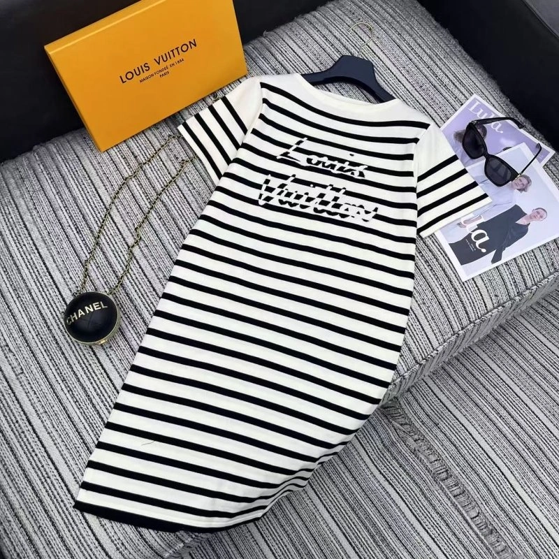 Seasonal Louis Vuitton T-Shirts 131610