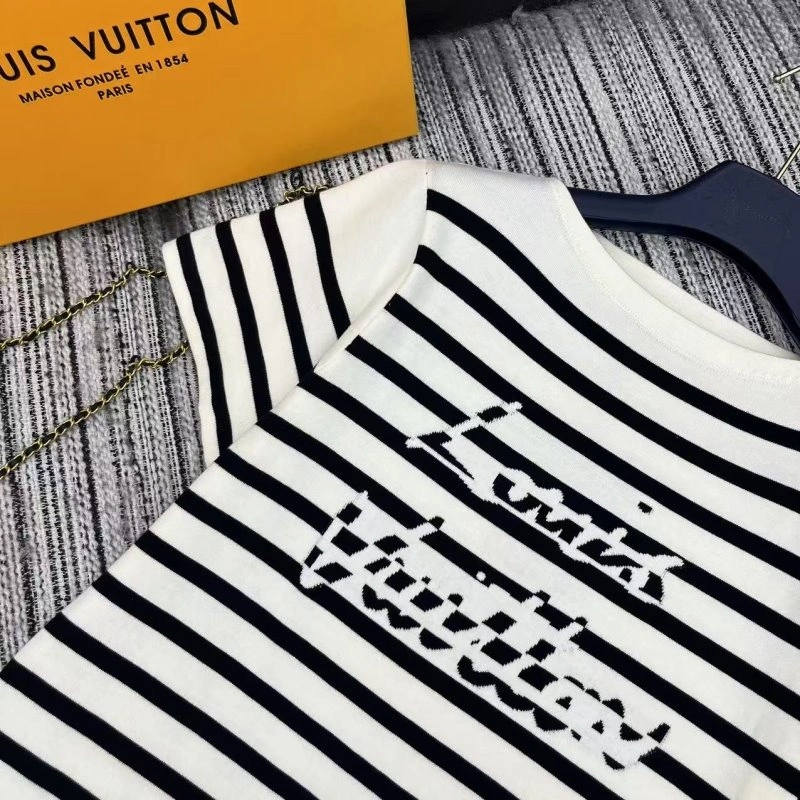 Seasonal Louis Vuitton T-Shirts 131610