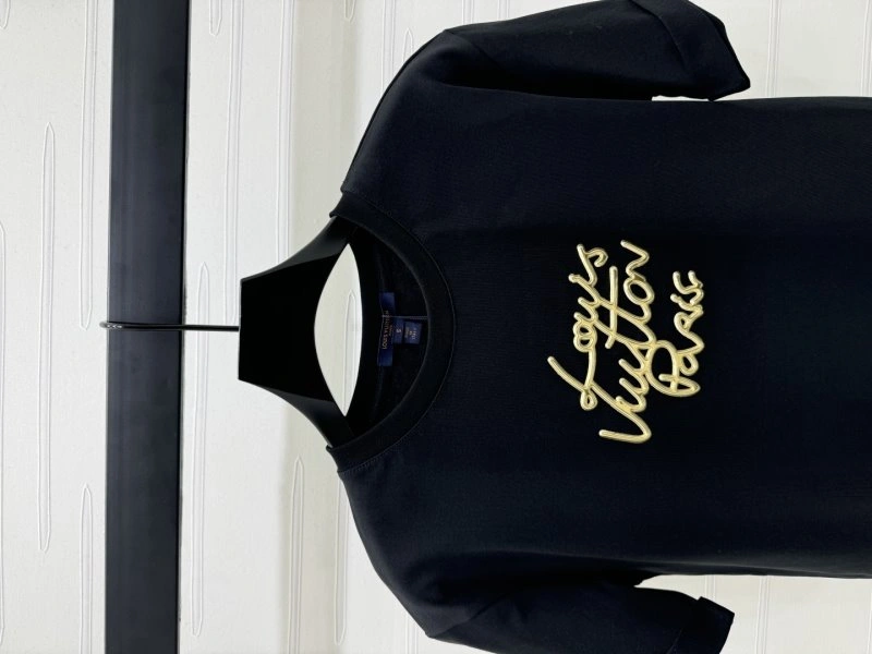 Sleek Louis Vuitton T-Shirts 131607