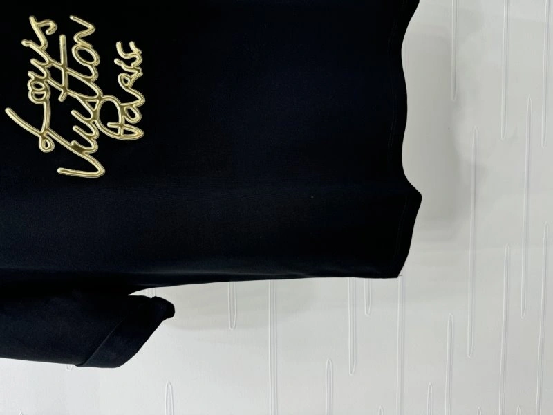 Sleek Louis Vuitton T-Shirts 131607