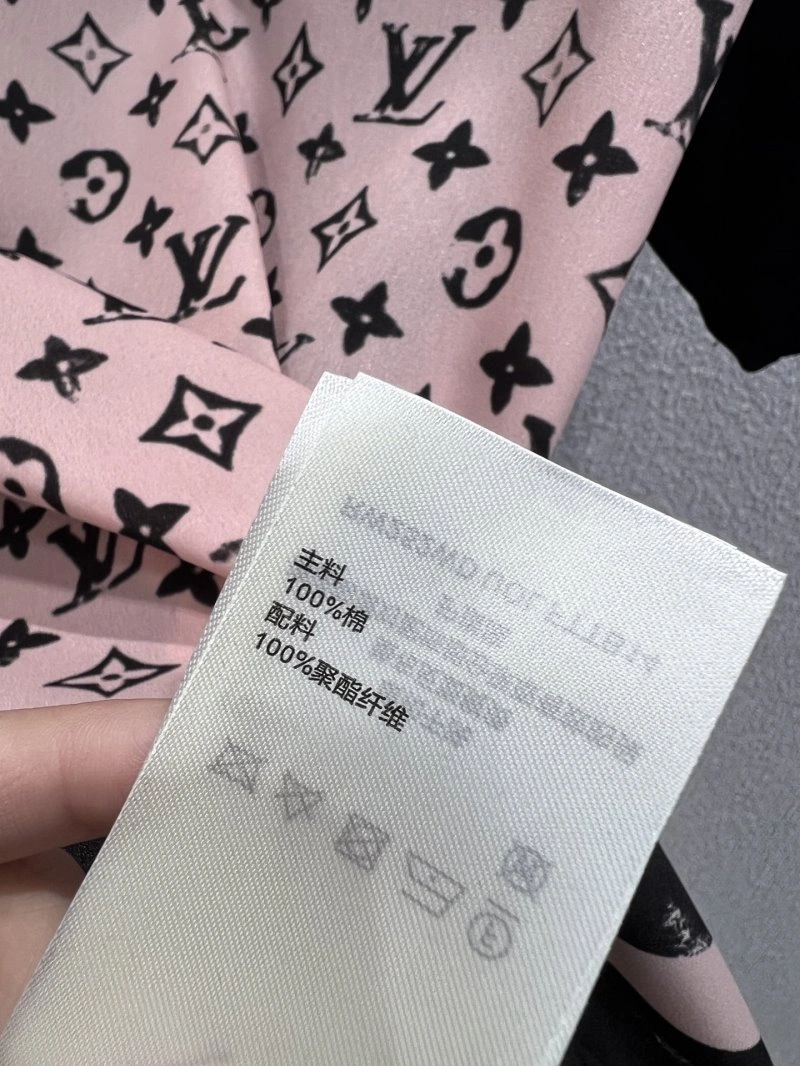 UrbanChic Louis Vuitton T-Shirts 131576