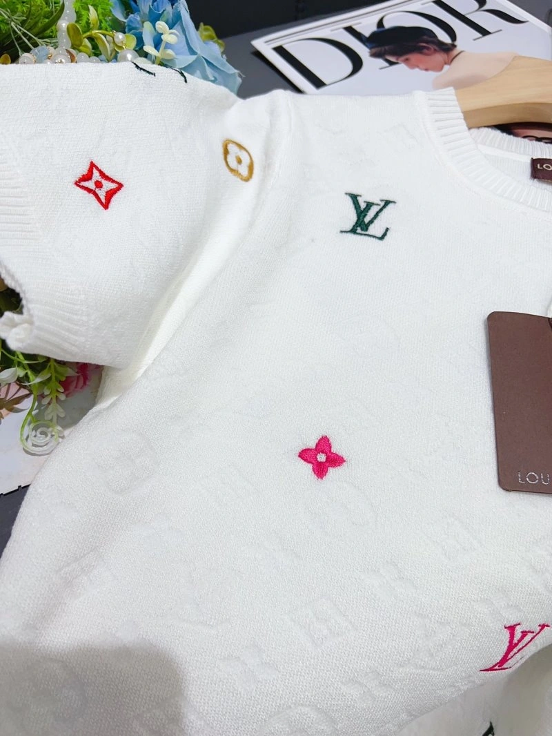 Breathable Louis Vuitton T-Shirts 131598