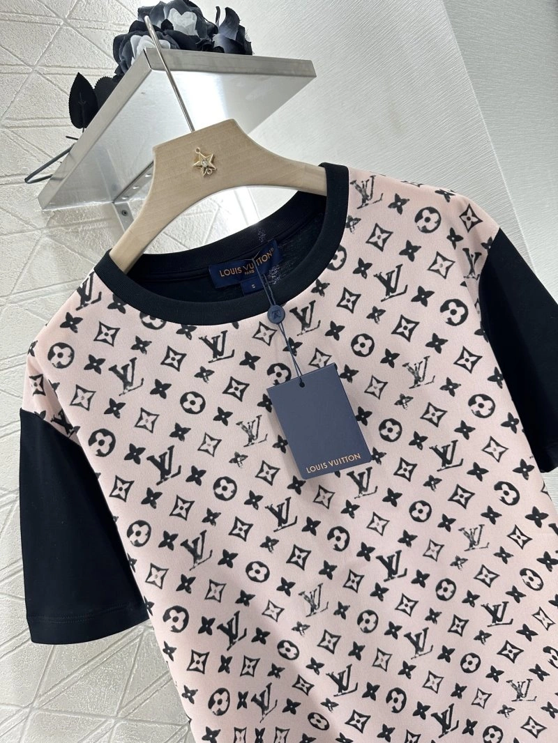 Stretchable Louis Vuitton T-Shirts 131578