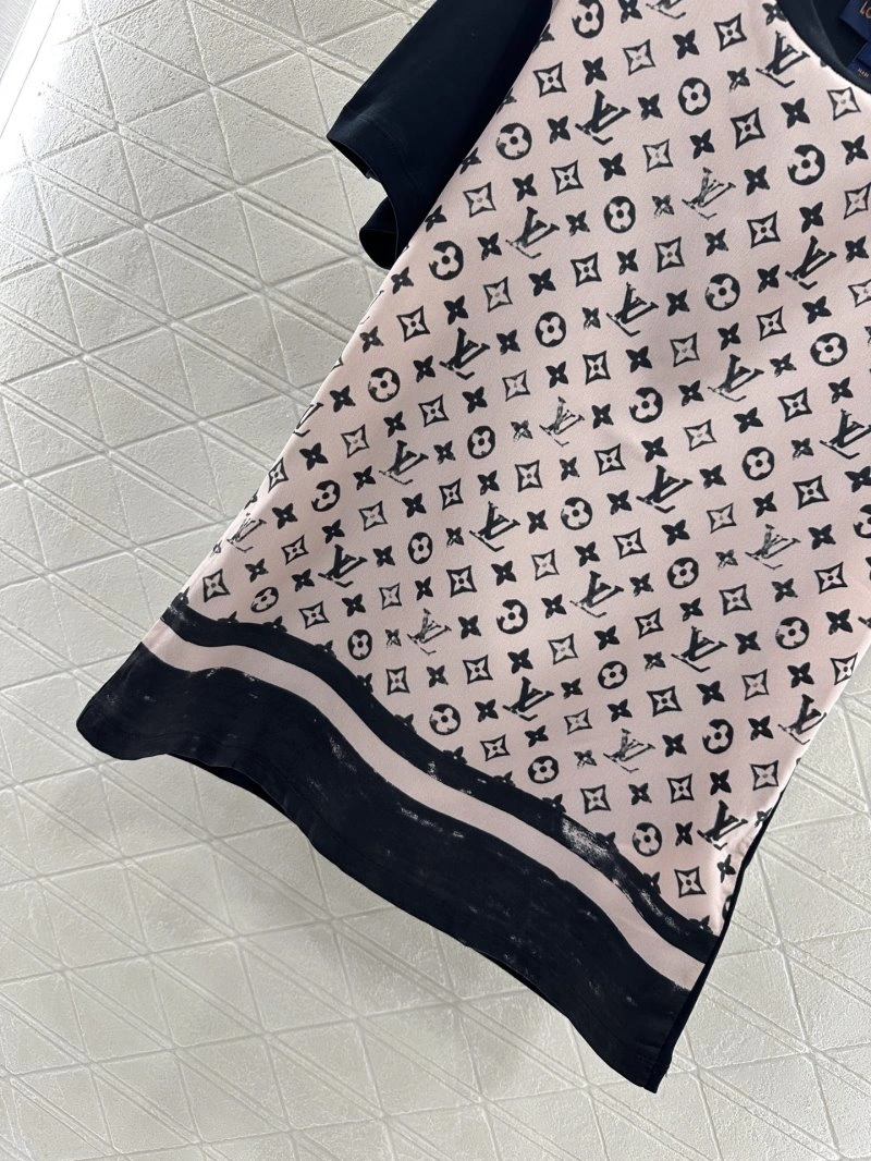 Stretchable Louis Vuitton T-Shirts 131578