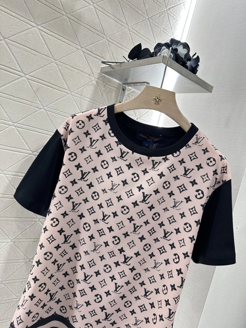 Stretchable Louis Vuitton T-Shirts 131578