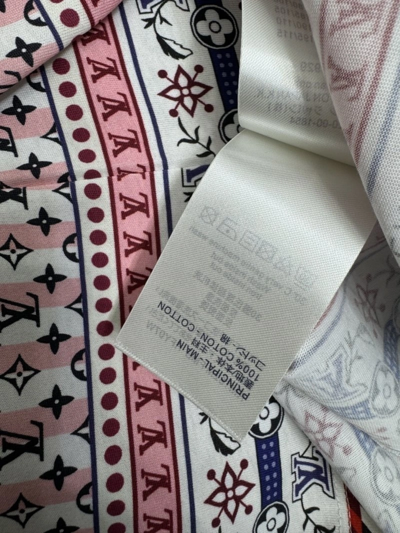 Compact Louis Vuitton T-Shirts 131572