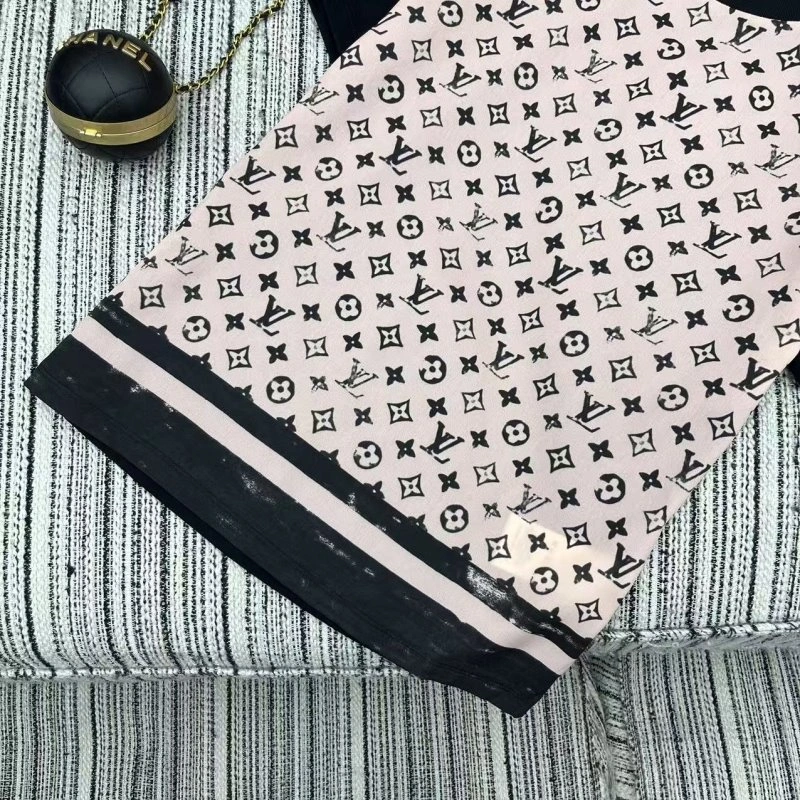 Louis Vuitton T-Shirts Sleek 131582