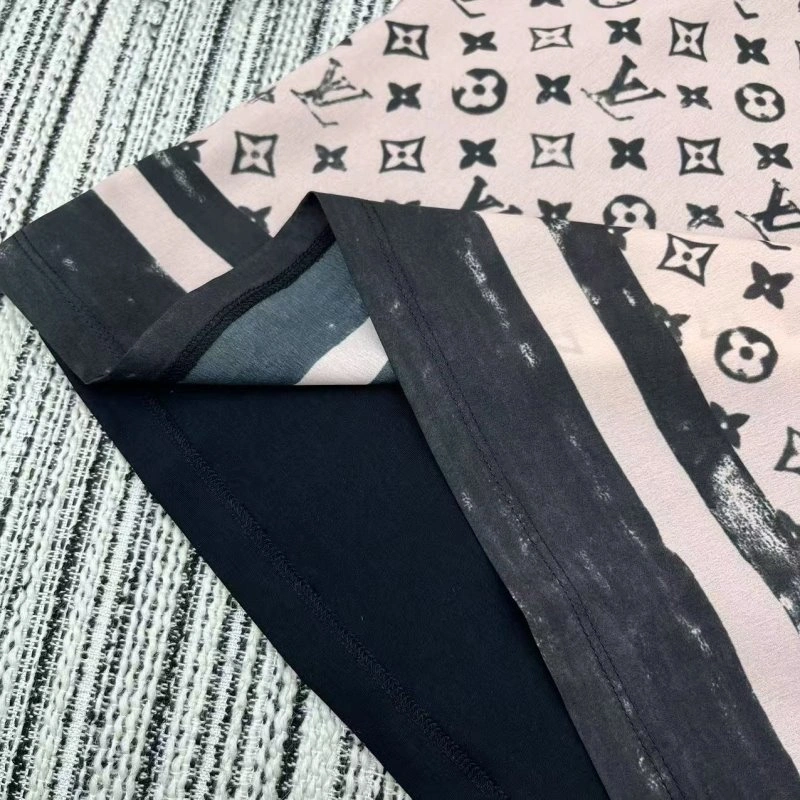 Louis Vuitton T-Shirts Sleek 131582