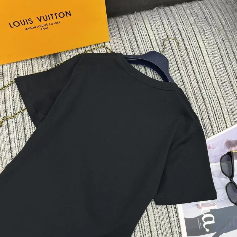 Louis Vuitton T-Shirts Sleek 131582