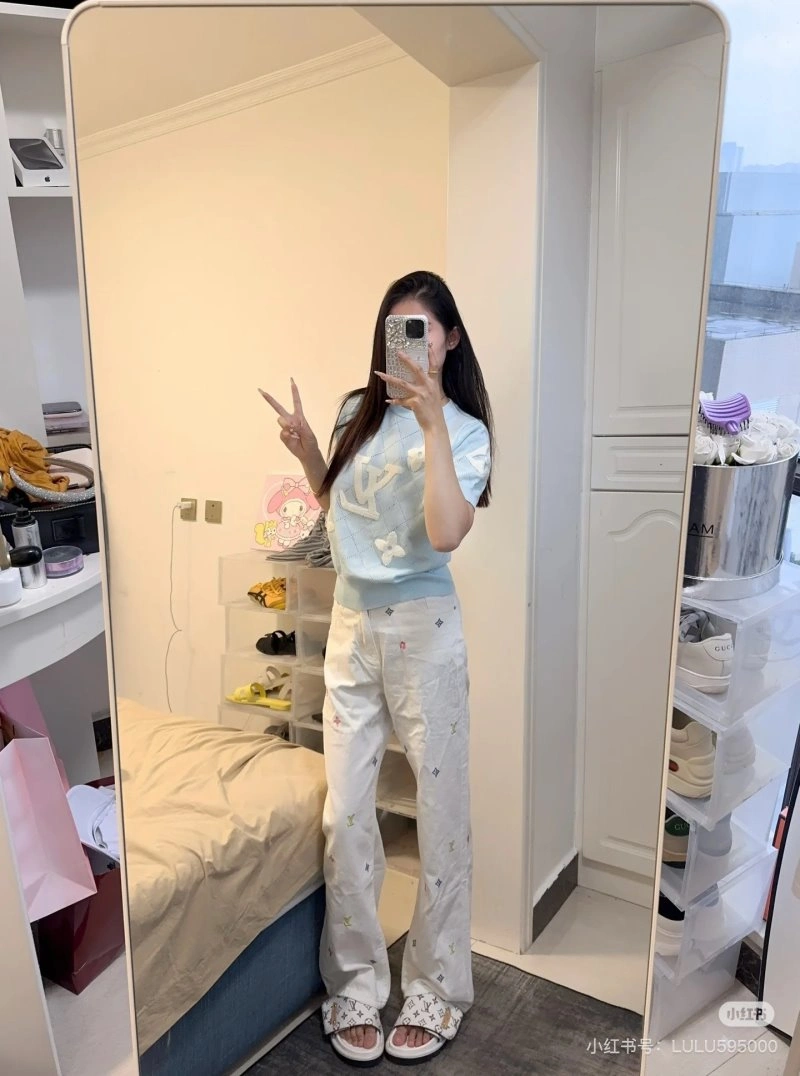 Seasonal Louis Vuitton T-Shirts 131534