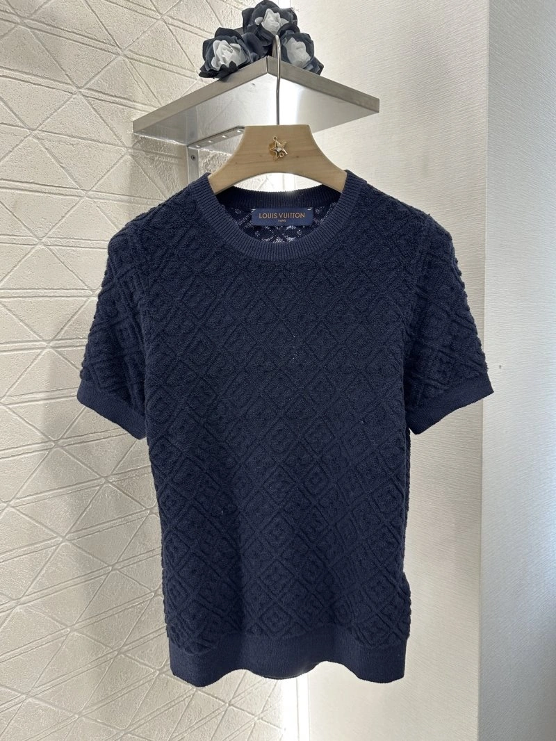 Functional Louis Vuitton T-Shirts 131553