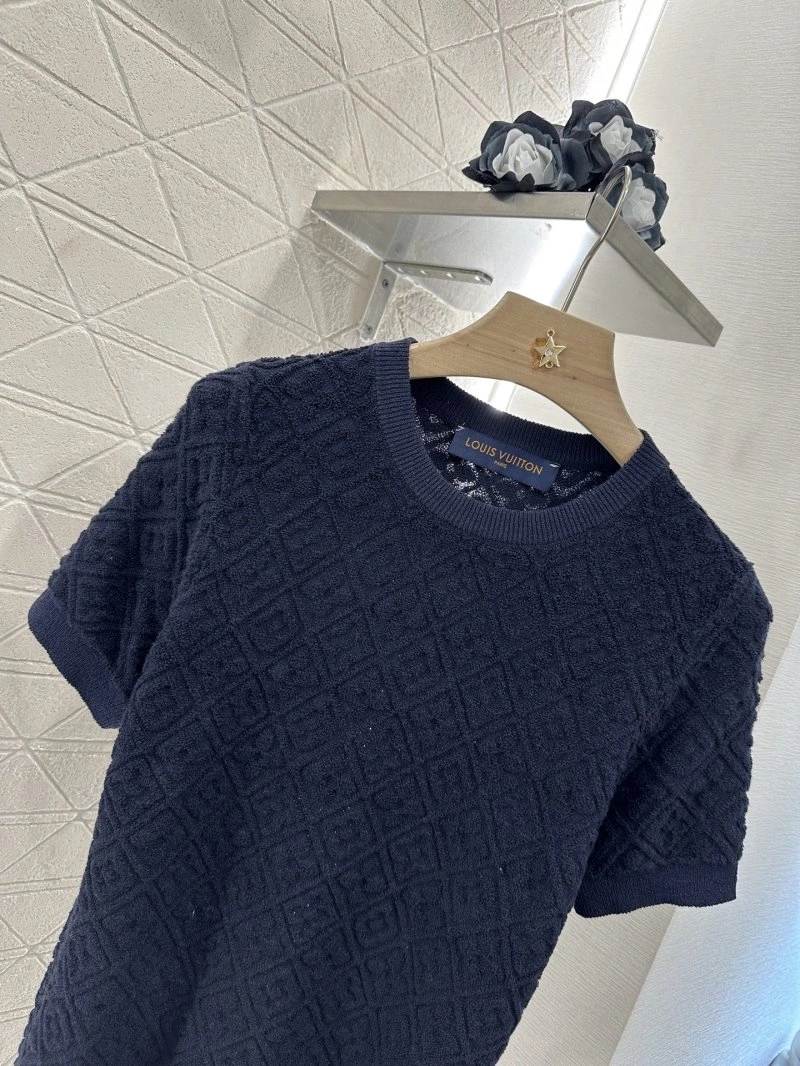 Functional Louis Vuitton T-Shirts 131553