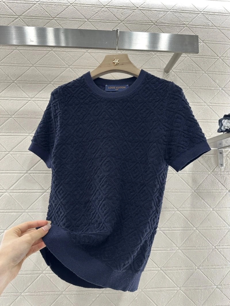 Functional Louis Vuitton T-Shirts 131553