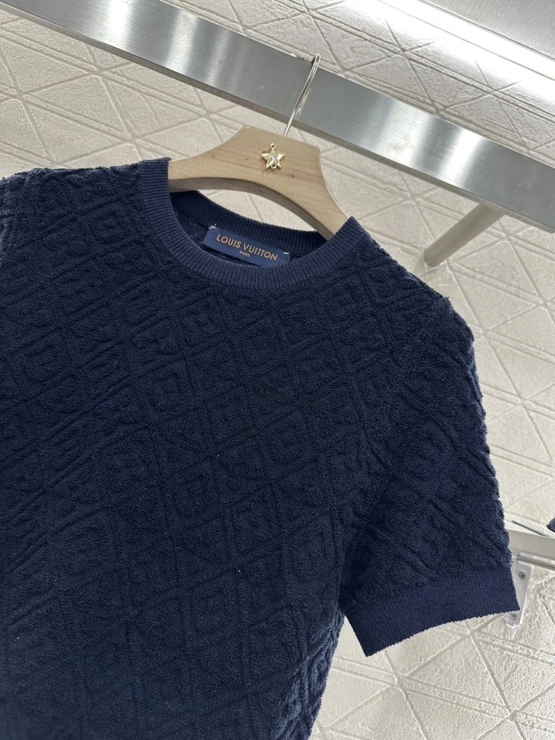 Functional Louis Vuitton T-Shirts 131553
