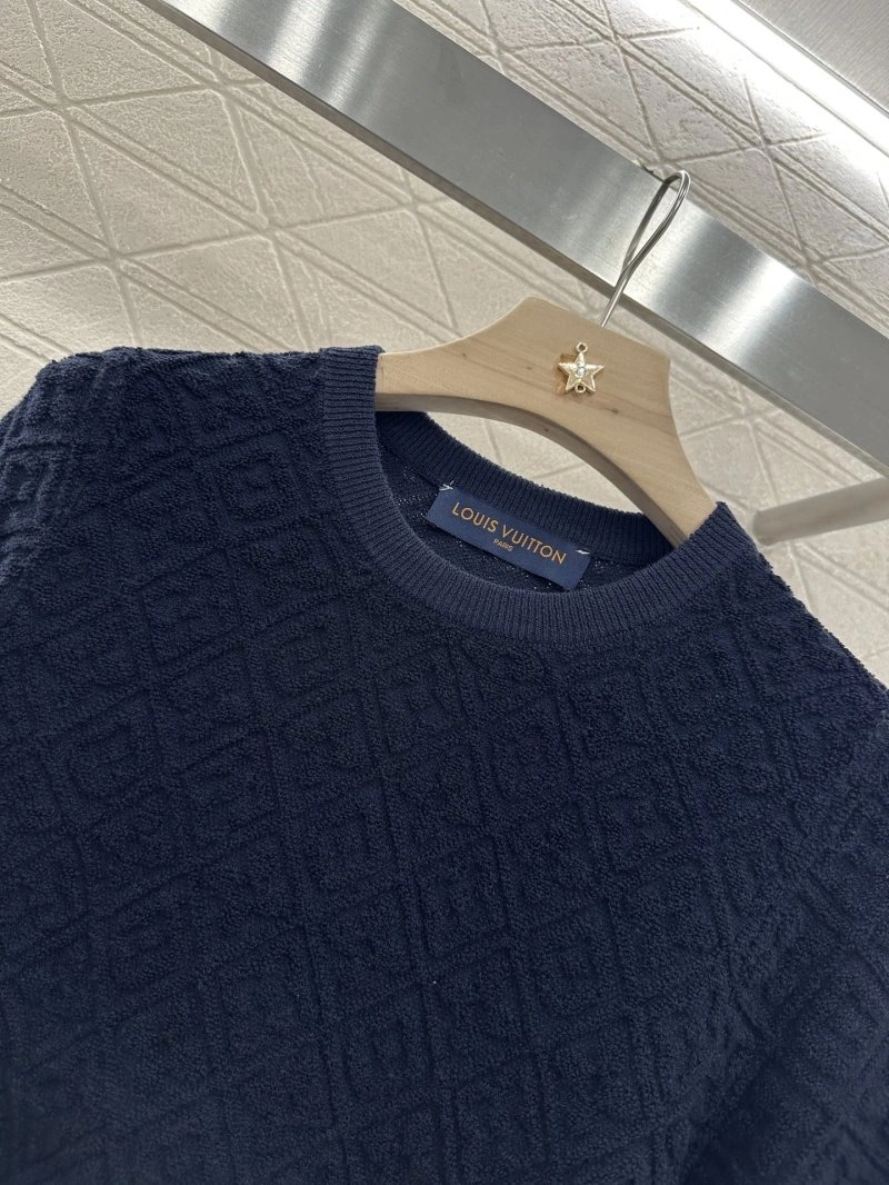 Functional Louis Vuitton T-Shirts 131553