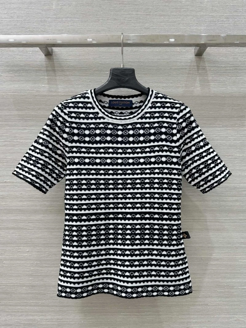 Tailored Louis Vuitton T-Shirts 131521