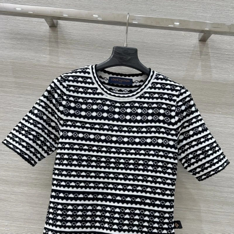 Tailored Louis Vuitton T-Shirts 131521