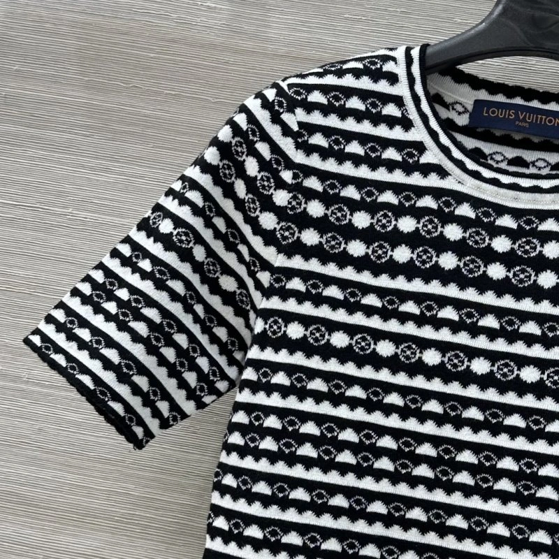 Tailored Louis Vuitton T-Shirts 131521