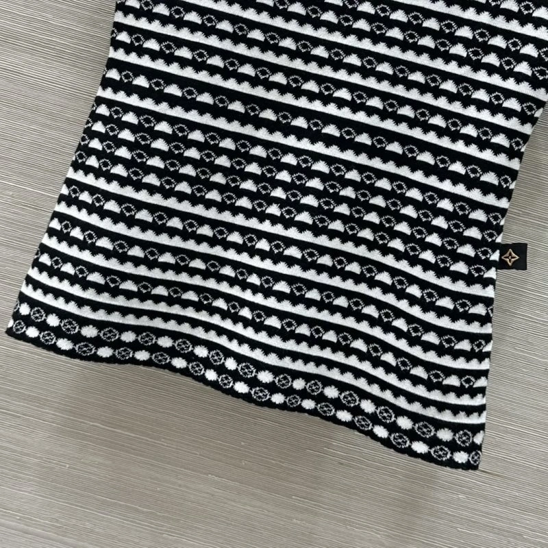 Tailored Louis Vuitton T-Shirts 131521