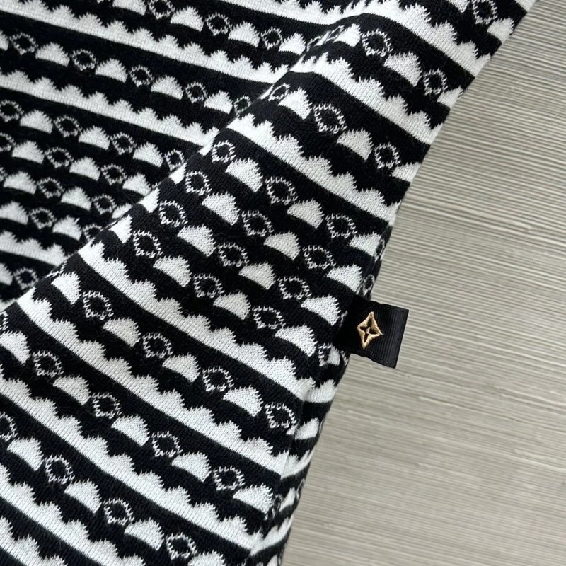 Tailored Louis Vuitton T-Shirts 131521