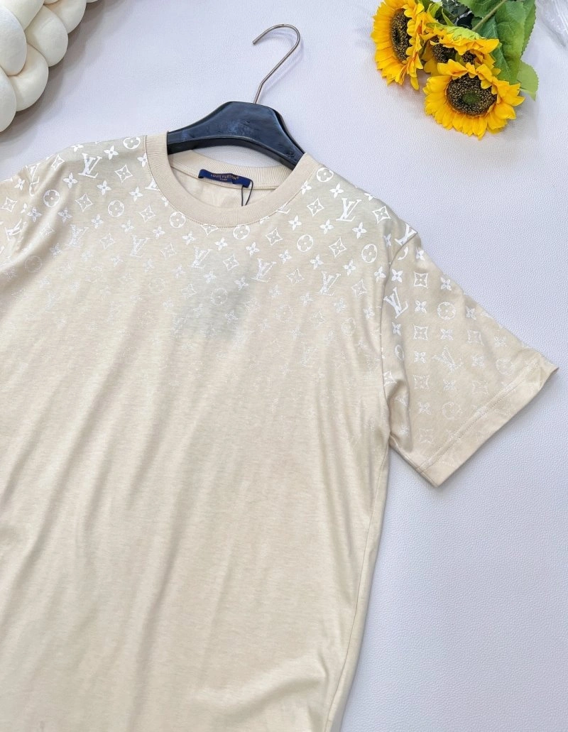 Stretchable Louis Vuitton T-Shirts 130587
