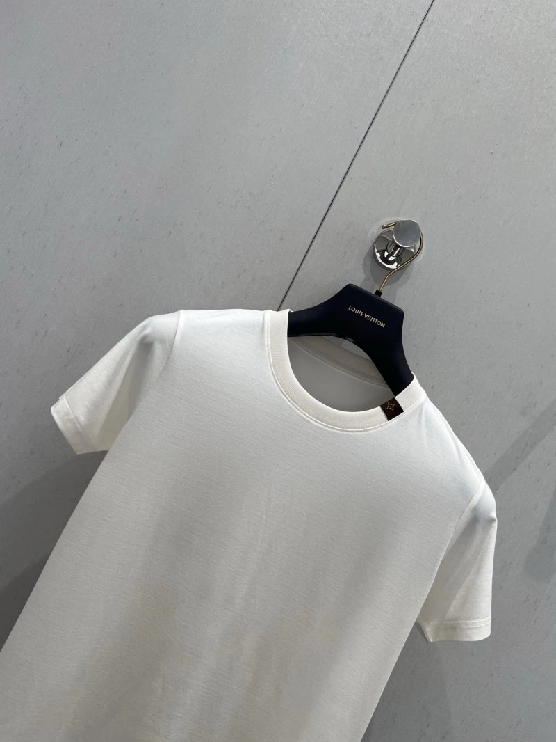 HighQuality Louis Vuitton T-Shirts 130576