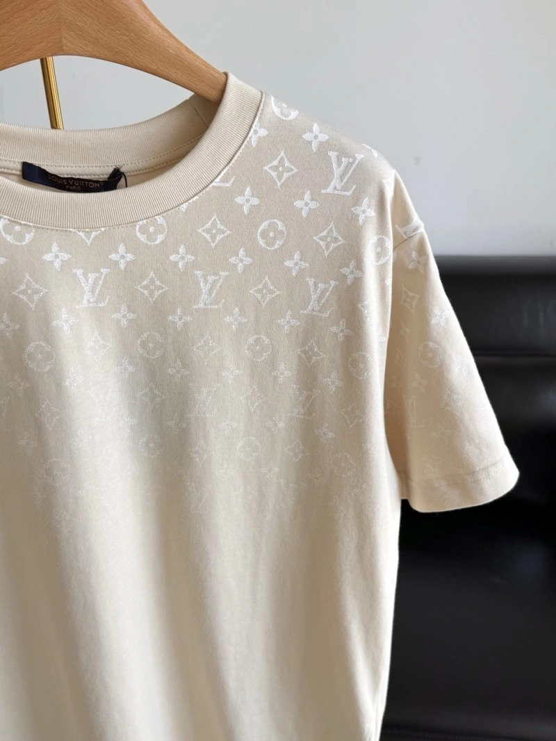 Trendsetting Louis Vuitton T-Shirts 130573