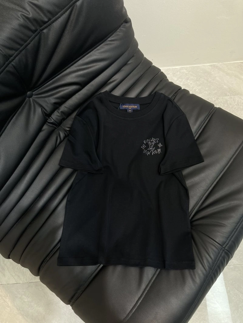Elegant Louis Vuitton T-Shirts 130572