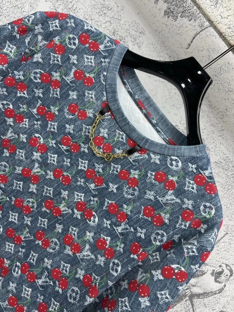 Cozy Louis Vuitton T-Shirts 130550