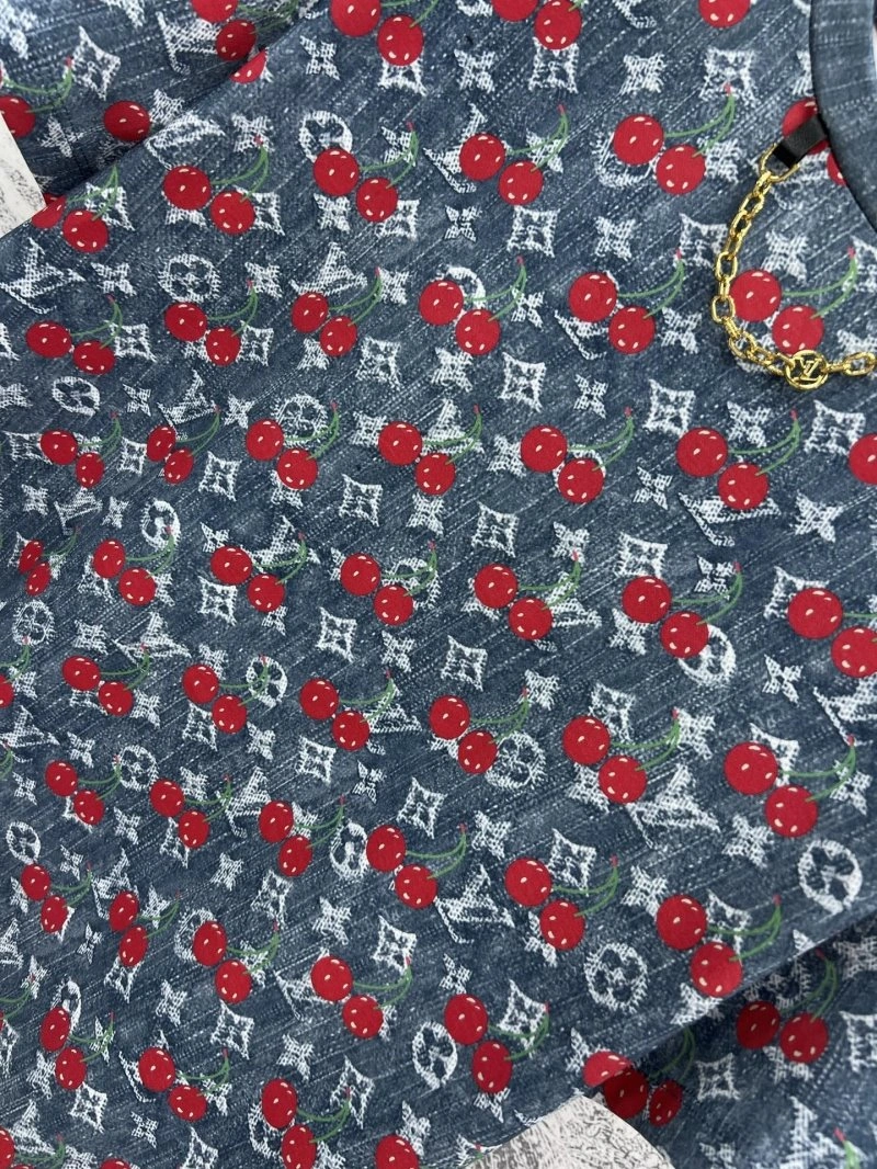 Cozy Louis Vuitton T-Shirts 130550