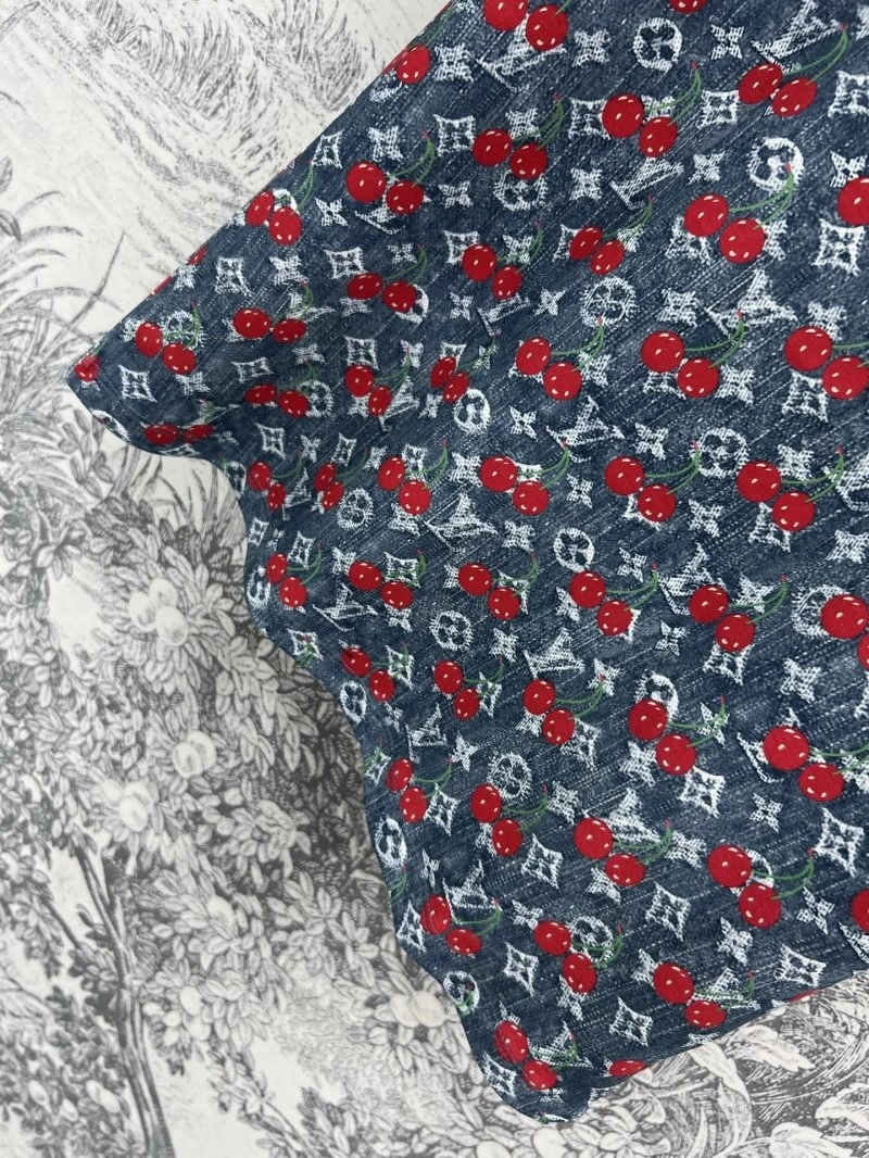 Cozy Louis Vuitton T-Shirts 130550