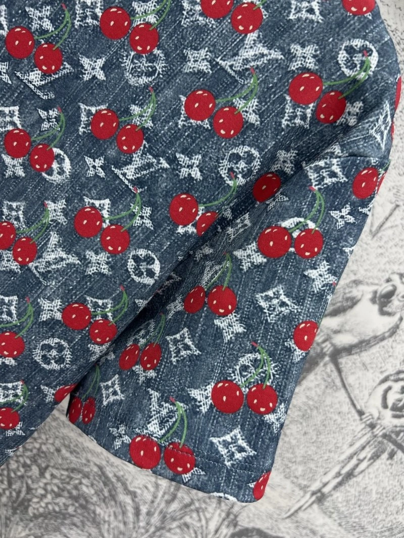 Cozy Louis Vuitton T-Shirts 130550