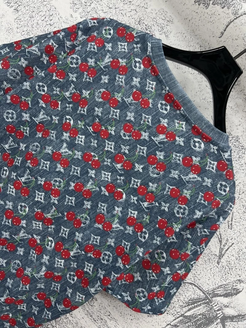 Cozy Louis Vuitton T-Shirts 130550
