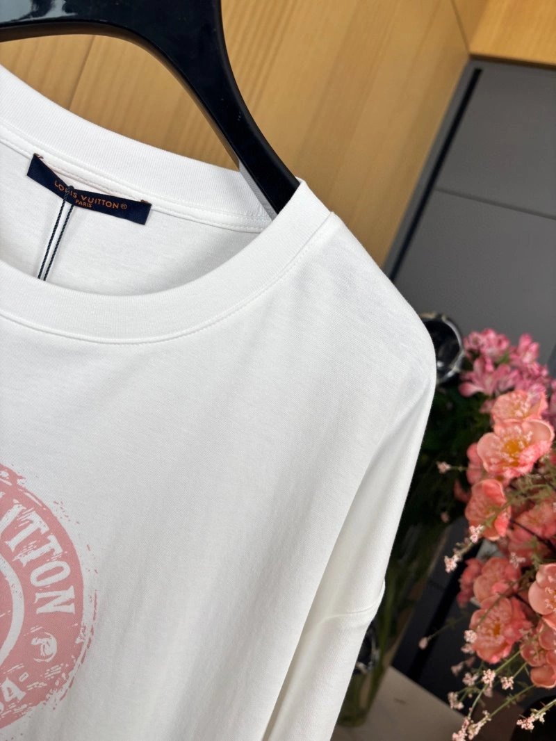 Compact Louis Vuitton T-Shirts 130563