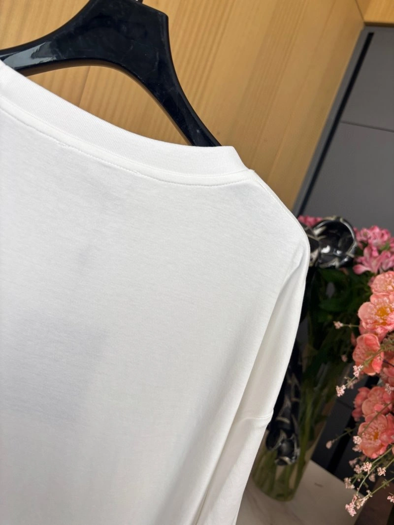 Compact Louis Vuitton T-Shirts 130563