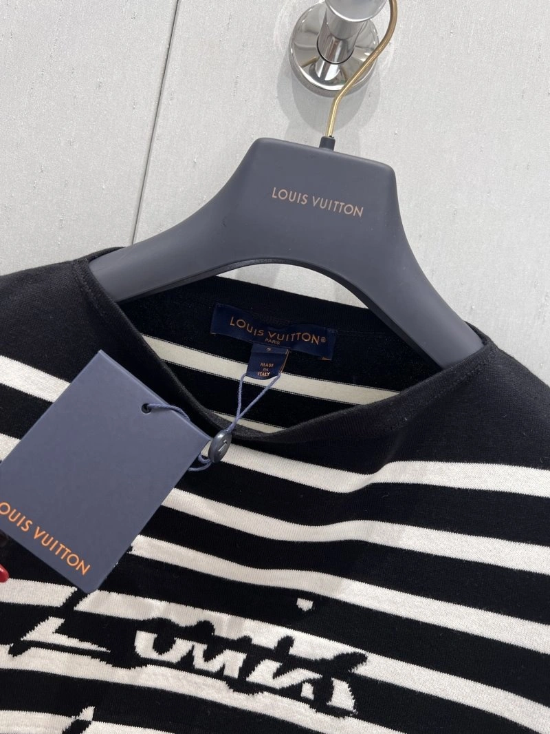 Vibrant Louis Vuitton T-Shirts 130559