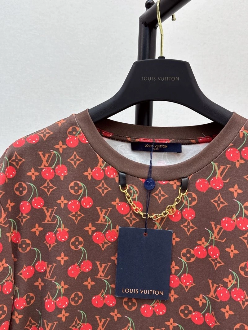 Louis Vuitton T-Shirts Casual 130551