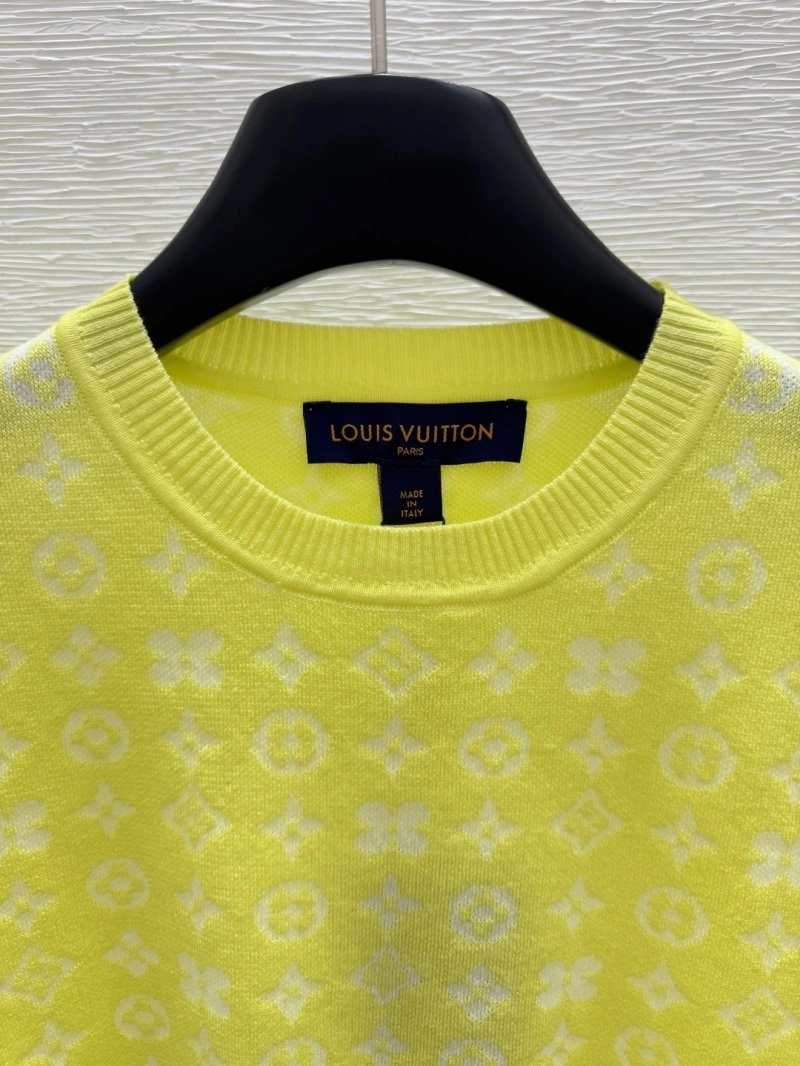 FashionForward Louis Vuitton T-Shirts 130536