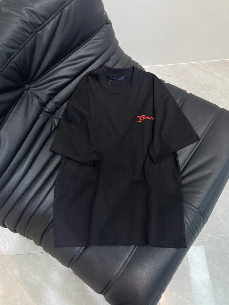 Functional Louis Vuitton T-Shirts 130532