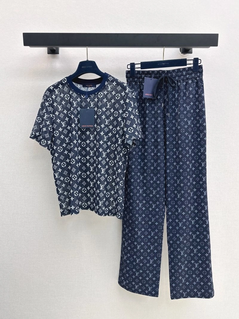 Compact Louis Vuitton T-Shirts 130514