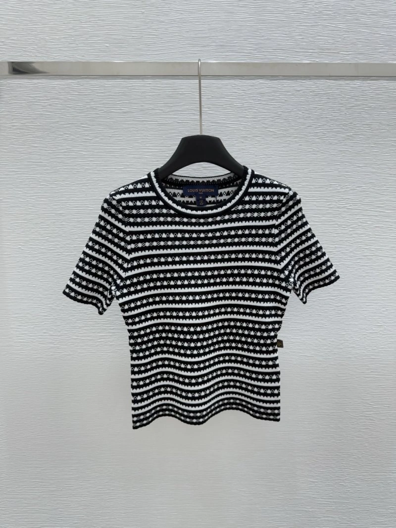 Louis Vuitton T-Shirts Snug 130478