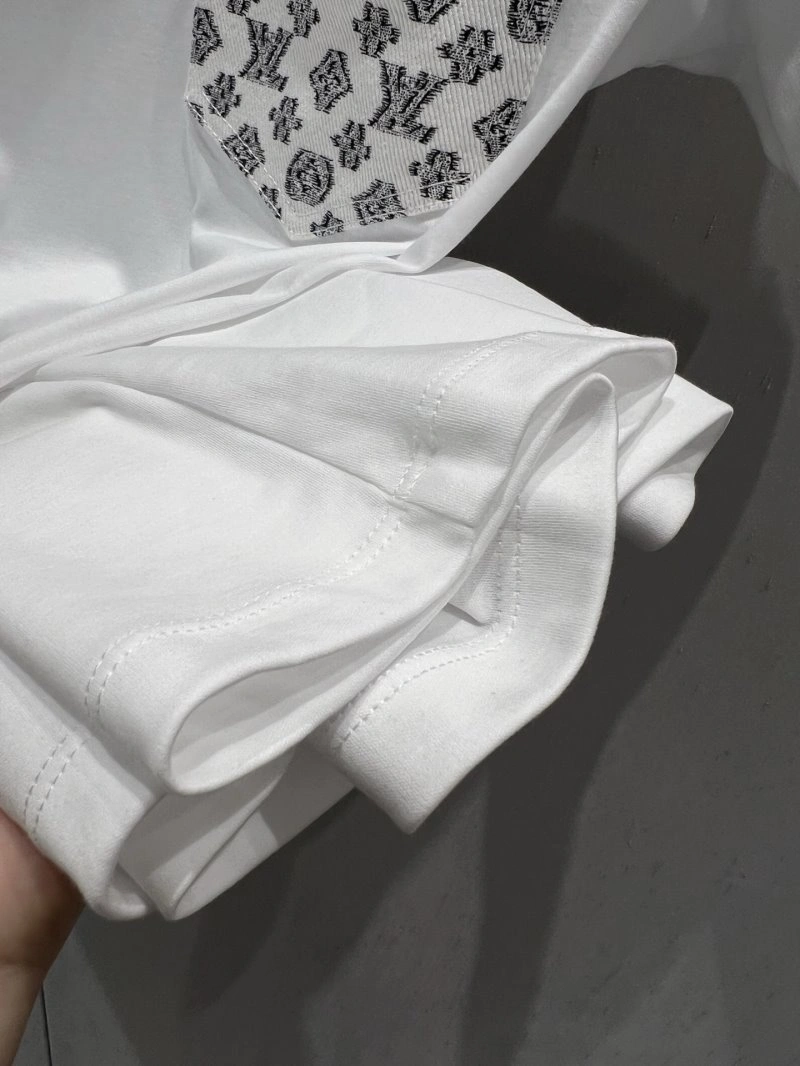 Louis Vuitton T-Shirts Lightweight 130443