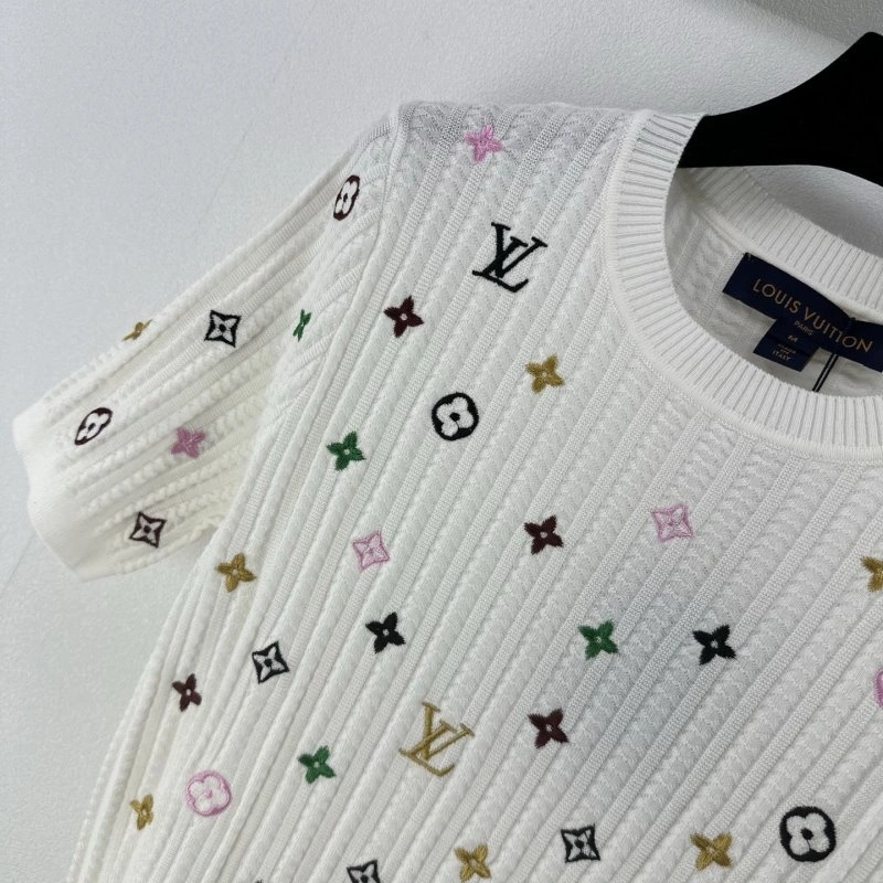 Supportive Louis Vuitton T-Shirts 130436