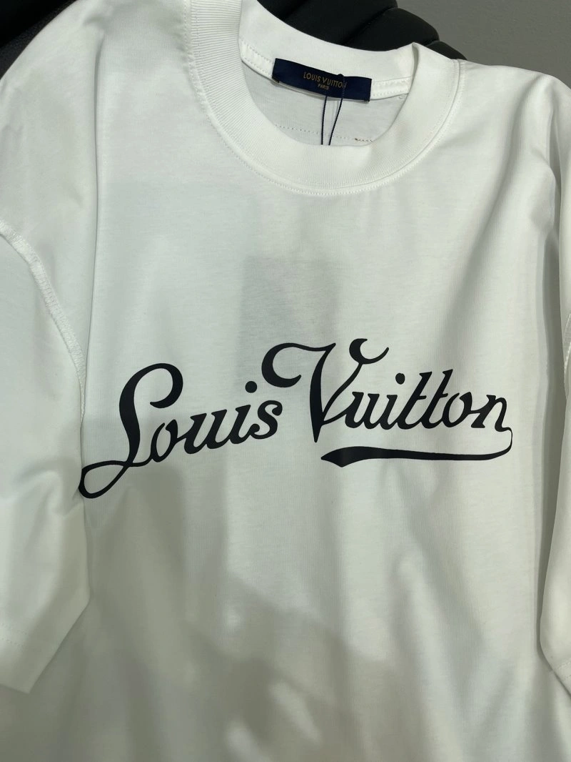 Louis Vuitton T-Shirts Snug 130431