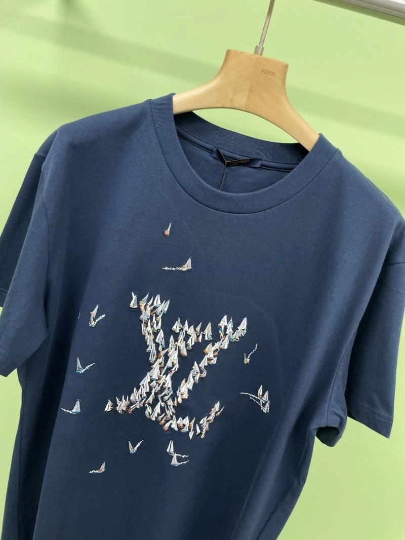 Snug Louis Vuitton T-Shirts 130409