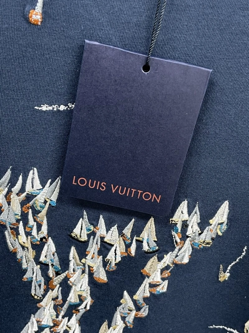 Snug Louis Vuitton T-Shirts 130409