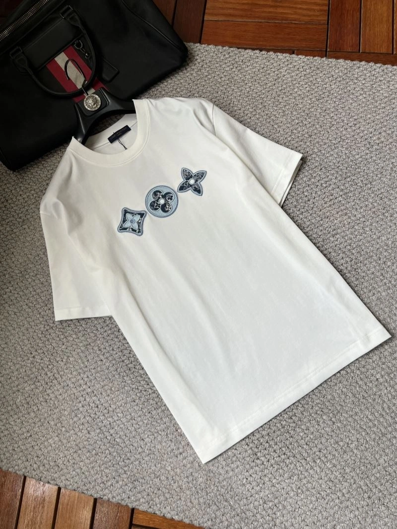 Flexible Louis Vuitton T-Shirts 135717