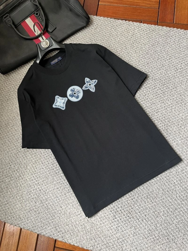 Flexible Louis Vuitton T-Shirts 135717