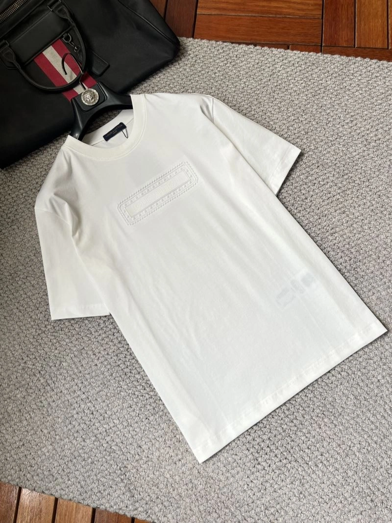 Compact Louis Vuitton T-Shirts 135713